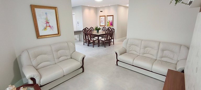 Quadra-mar com varanda, churrasqueira e vista mar