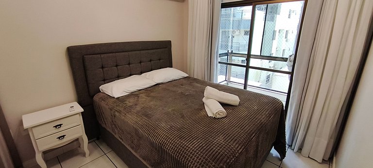 Conforto em frente ao mar, sacada e churrasqueira