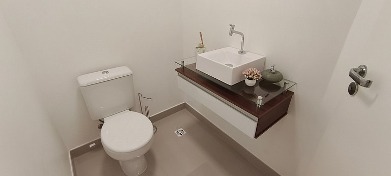 AP NOVO, central, muito bem decorado, perto praia