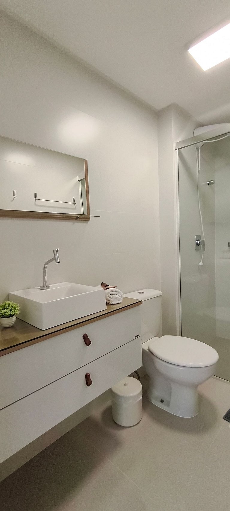 AP NOVO, central, muito bem decorado, perto praia