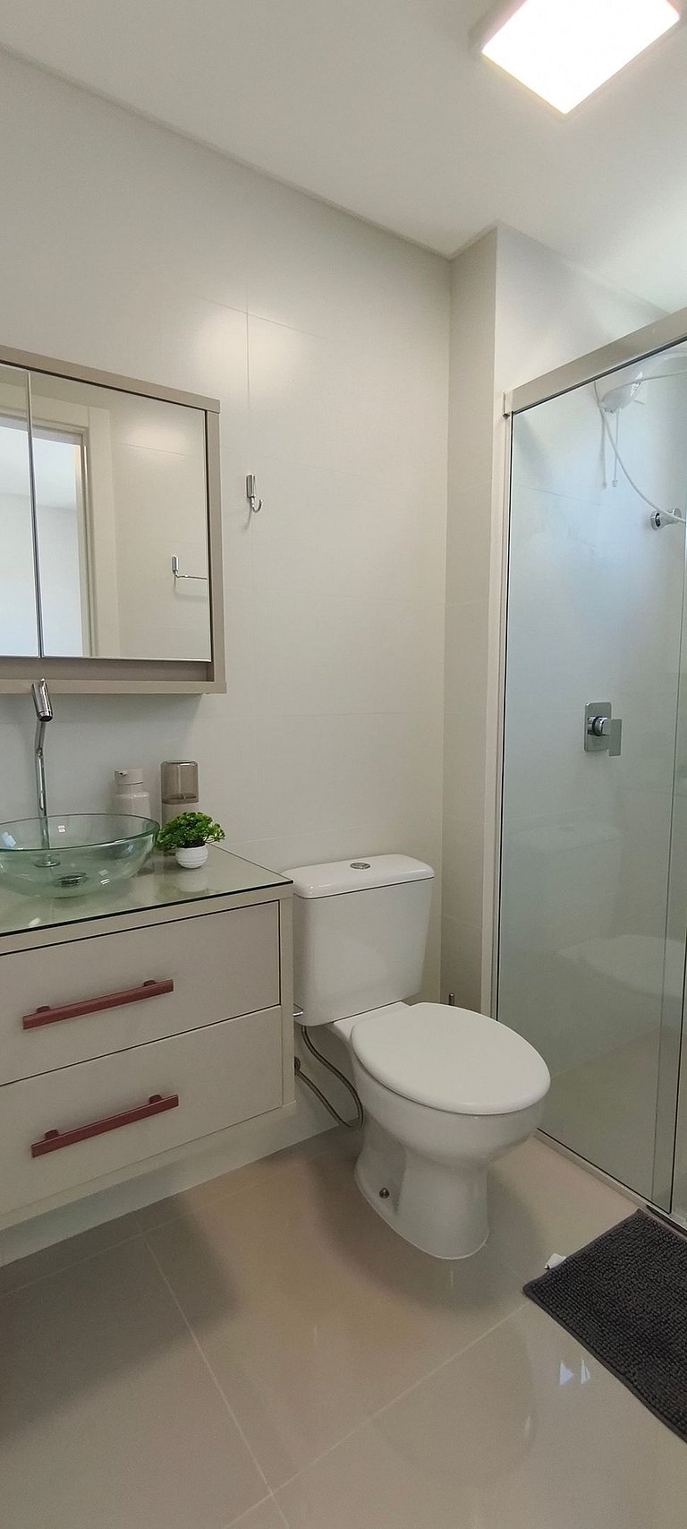 AP NOVO, central, muito bem decorado, perto praia