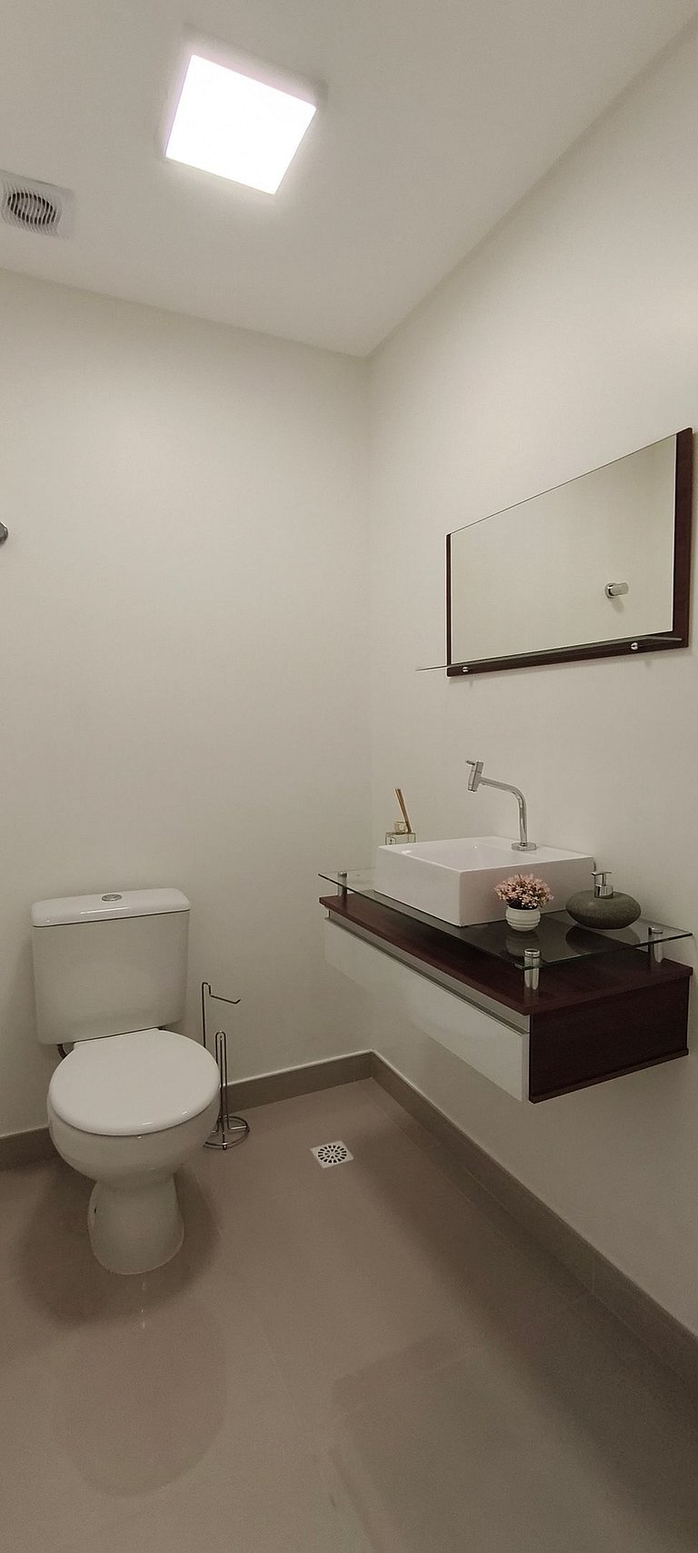 AP NOVO, central, muito bem decorado, perto praia