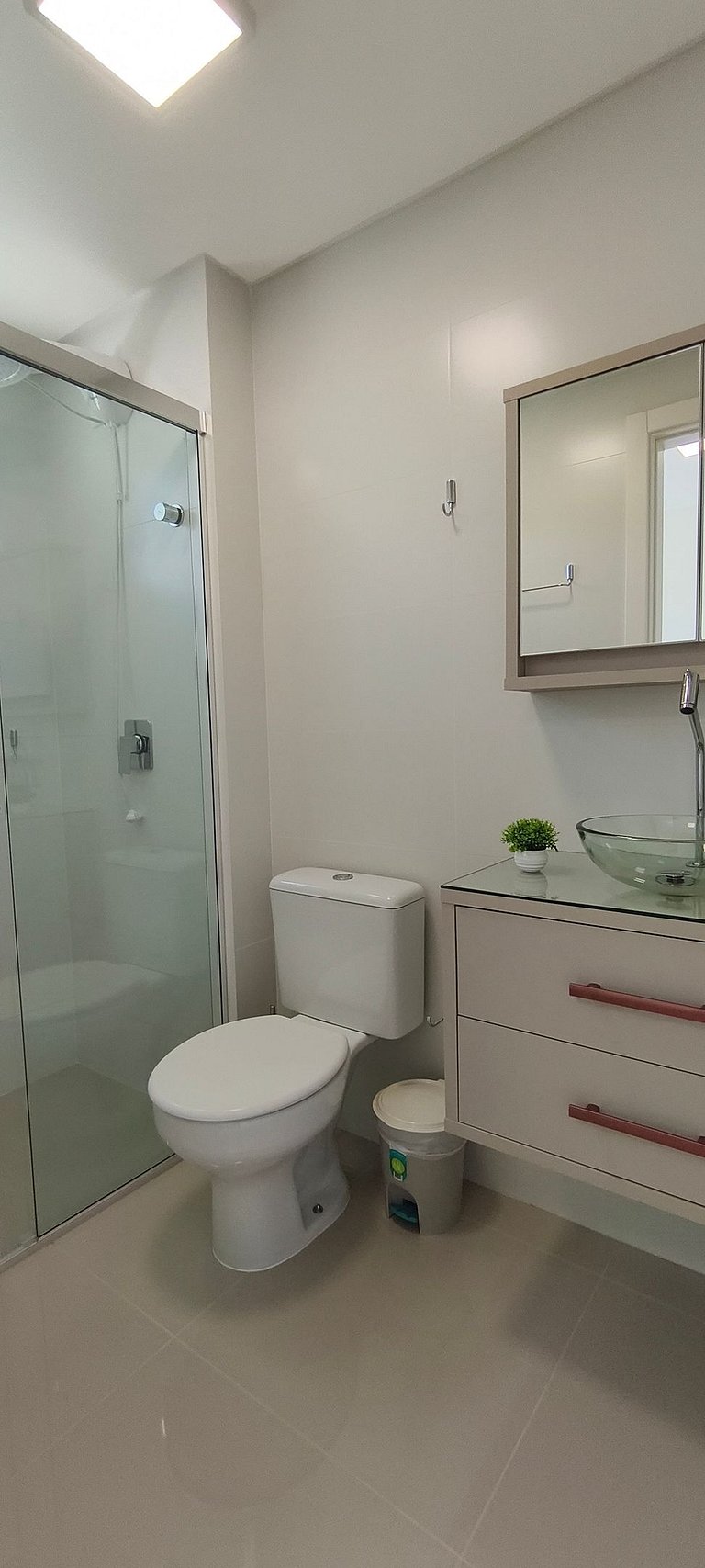 AP NOVO, central, muito bem decorado, perto praia