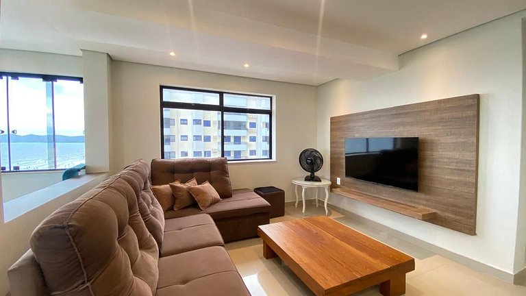 Cobertura beira-mar com terraço e vista