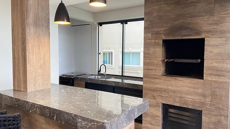 Cobertura beira-mar com terraço e vista