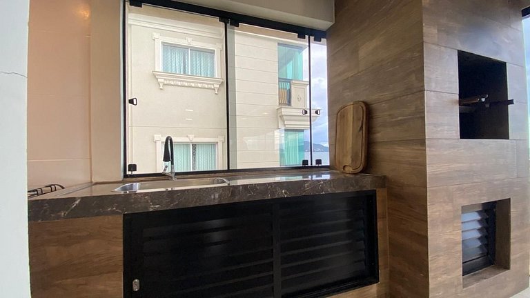 Cobertura beira-mar com terraço e vista