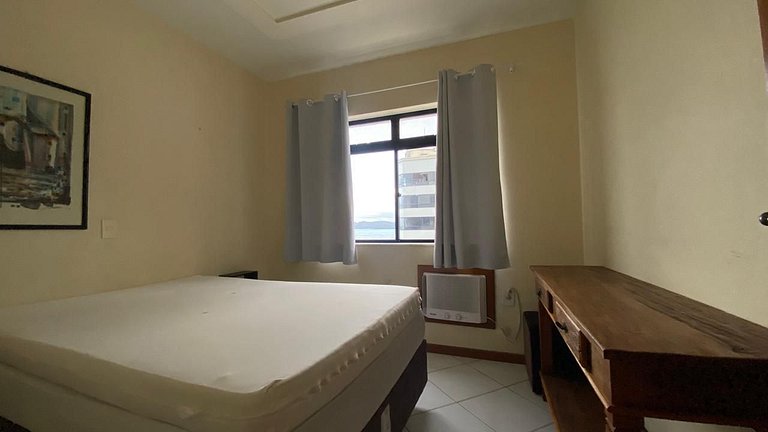 Cobertura beira-mar com terraço e vista