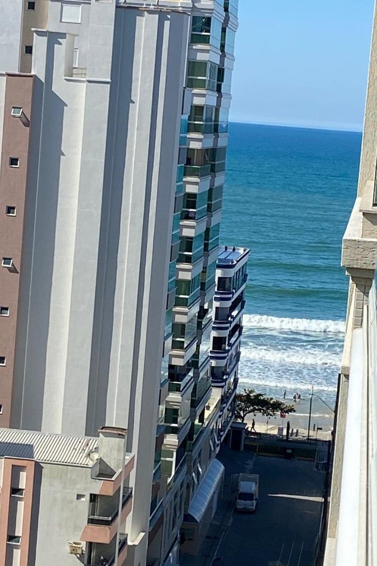 Cobertura Brisamar: 3 suítes, varanda, vista mar