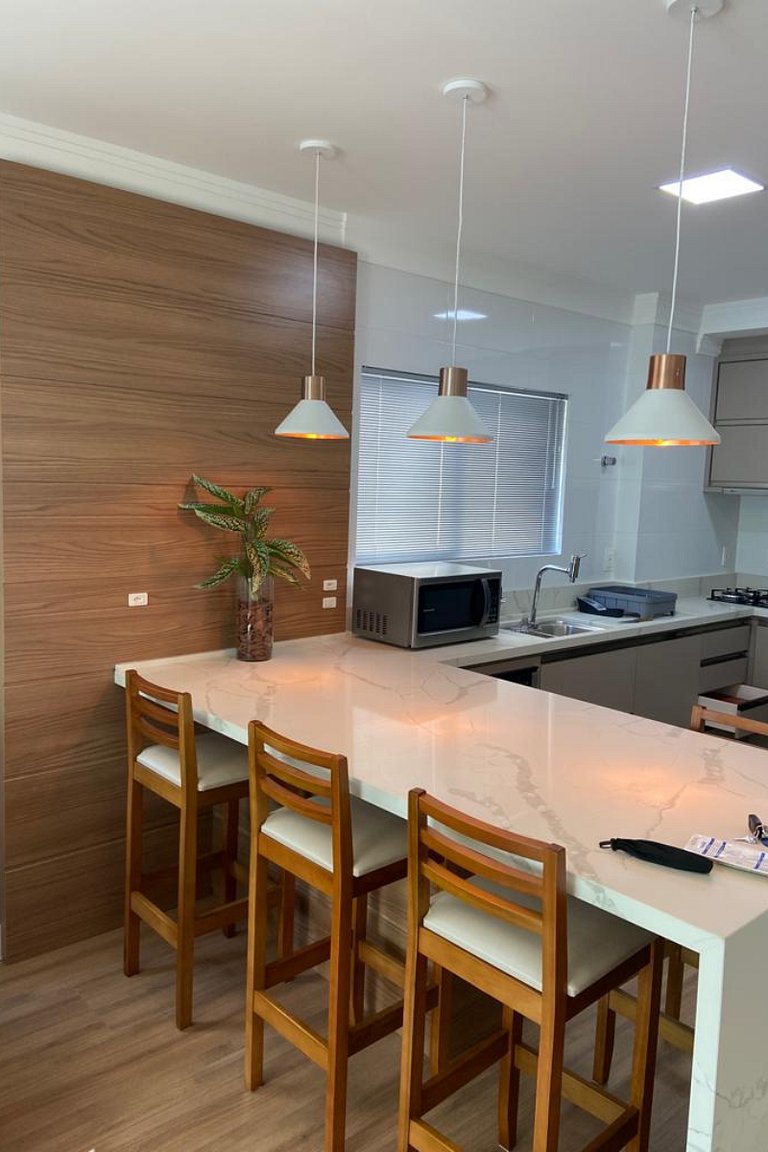 Cobertura Brisamar: 3 suítes, varanda, vista mar