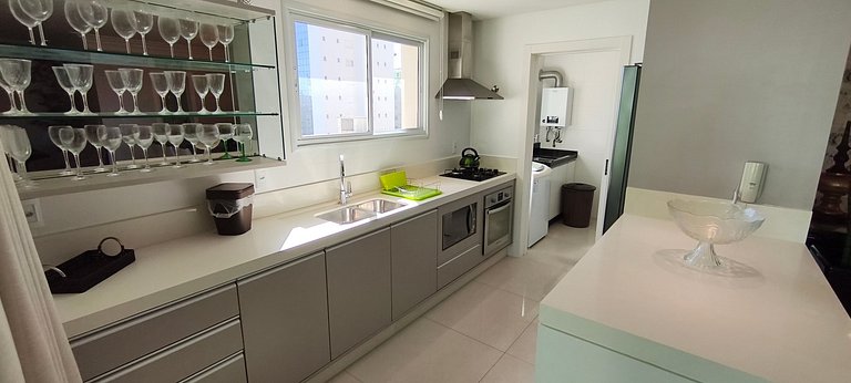 Apartamento luxuoso, vista mar, 4 suítes