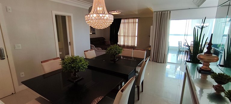 Apartamento luxuoso, vista mar, 4 suítes