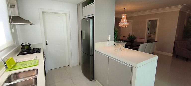 Apartamento luxuoso, vista mar, 4 suítes