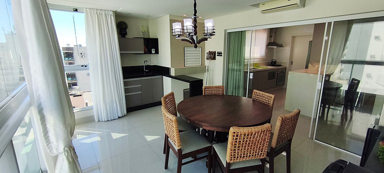 Apartamento luxuoso, vista mar, 4 suítes