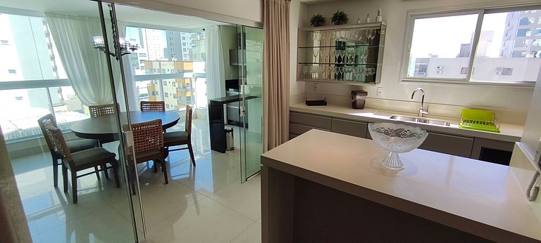 Apartamento luxuoso, vista mar, 4 suítes