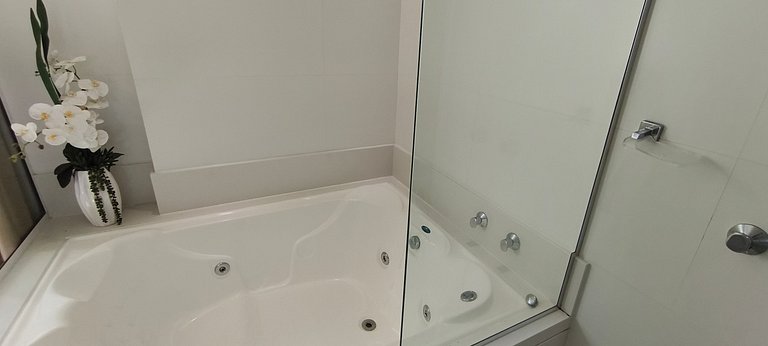 Apartamento luxuoso, vista mar, 4 suítes