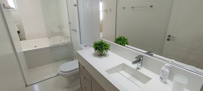 Apartamento luxuoso, vista mar, 4 suítes