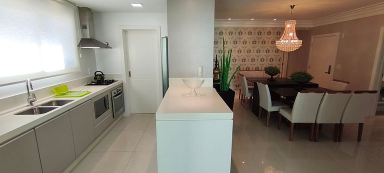 Apartamento luxuoso, vista mar, 4 suítes