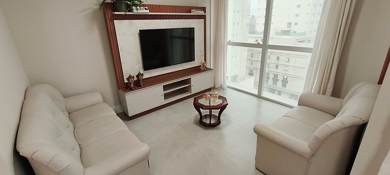 Quadra-mar com varanda, churrasqueira e vista mar