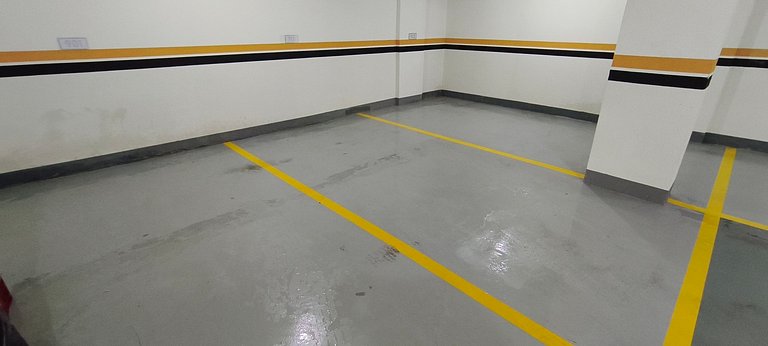 Quadra-mar com varanda, churrasqueira e vista mar