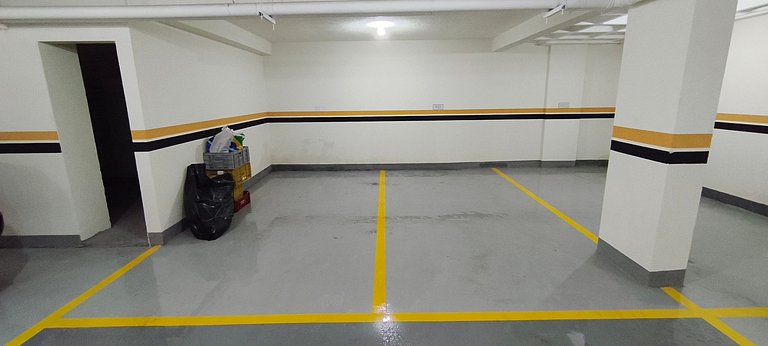 Quadra-mar com varanda, churrasqueira e vista mar