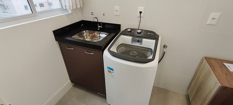 Quadra-mar com varanda, churrasqueira e vista mar