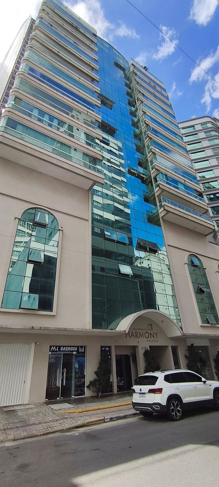 Cobertura Duplex Luxo com Piscina e Jardim