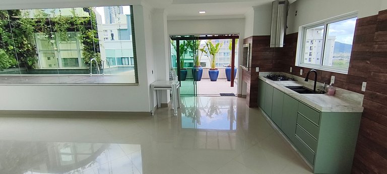 Cobertura Duplex Luxo com Piscina e Jardim