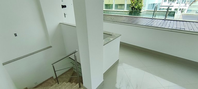 Cobertura Duplex Luxo com Piscina e Jardim