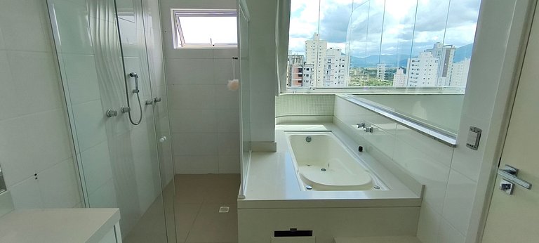 Cobertura Duplex Luxo com Piscina e Jardim
