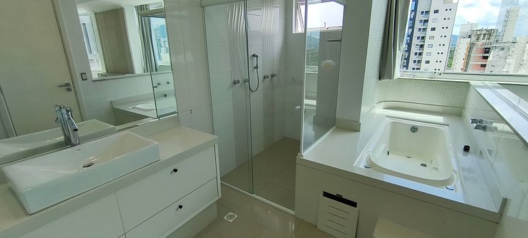 Cobertura Duplex Luxo com Piscina e Jardim