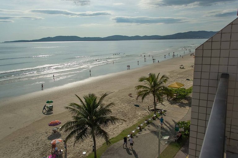 280m² e piscina só sua, pé na praia