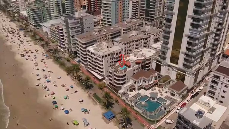 280m² e piscina só sua, pé na praia