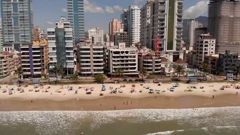 280m² e piscina só sua, pé na praia