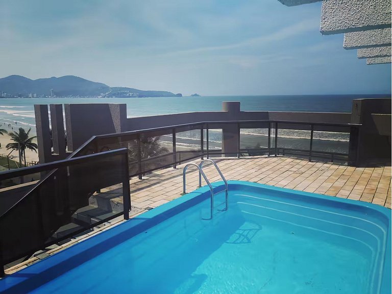 280m² e piscina só sua, pé na praia